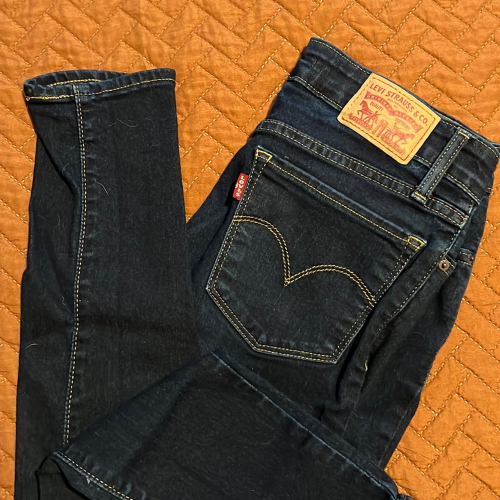 Dark wash Levi’s